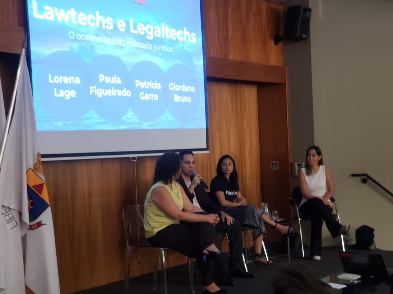 A Lorena Lage, CEO e Co-founder da L&O esteve presente na faculdade UNA em Belo Horizonte, palestrando sobre tecnologias aplicadas ao Direito em 2018.